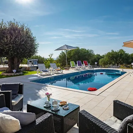 Ferienhaus Nice In Stratincica With Wifi Vela Luka