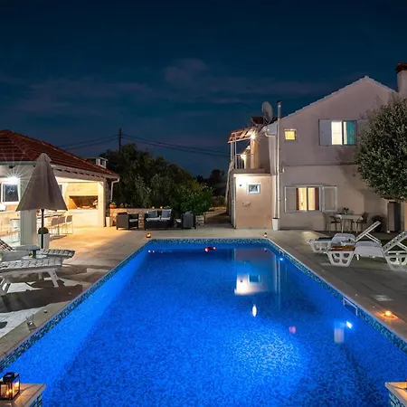 Ferienhaus Nice In Stratincica With Wifi